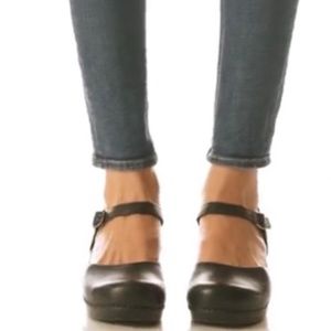 New in box Dansko Sam clogs Size 39 black